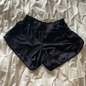 LULULEMON Hotty Hot Short 4” size 10 black camo